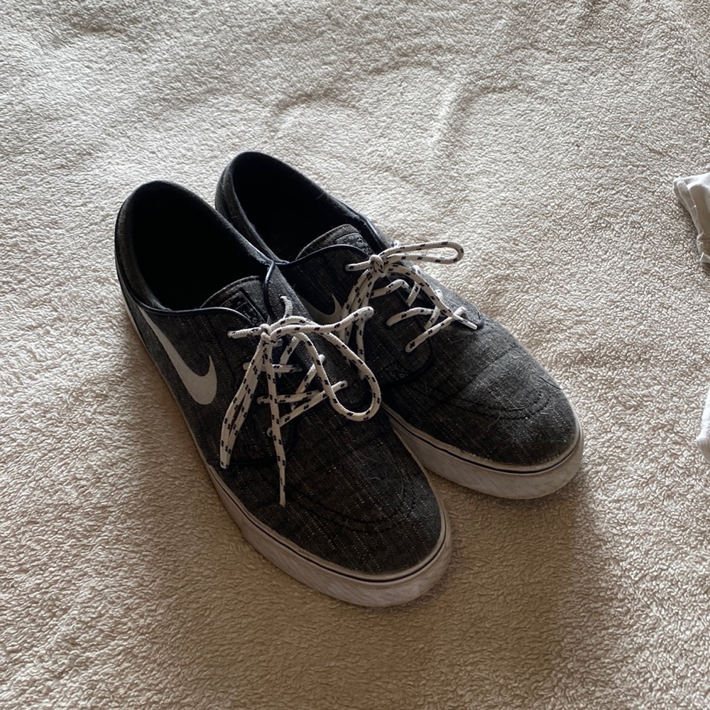 Nice Nike casual shoes